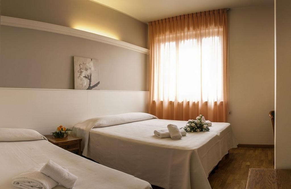 Vesta Domus Hotel Рим Екстериор снимка